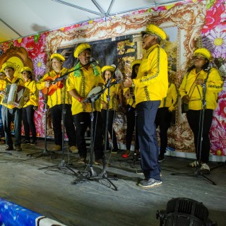 O grupo de Folia de Reis denominado Sagrada Bandeira dos Menezes,